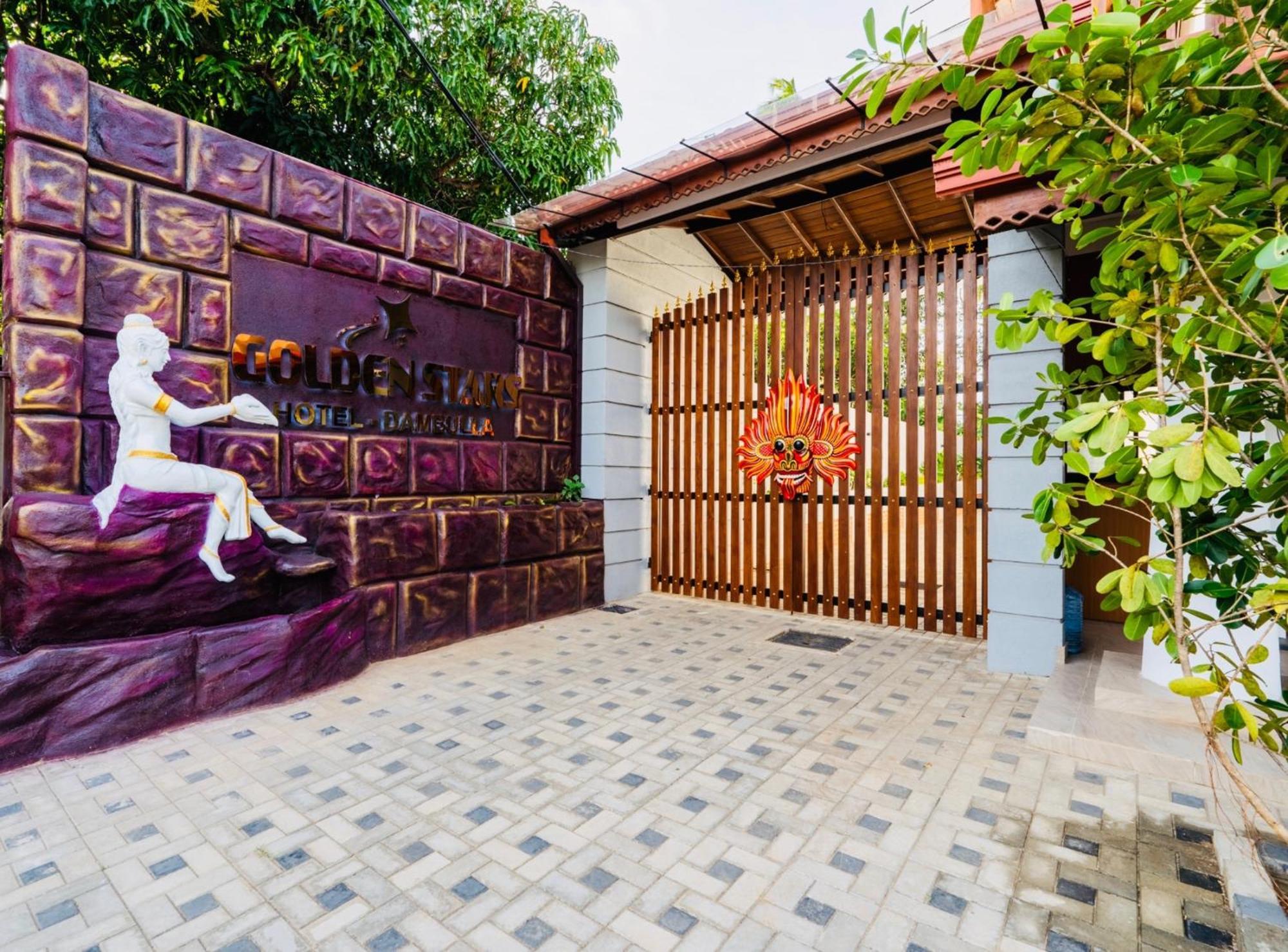 Golden Stars Hotel Dambulla Exterior foto